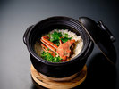 当館名物の土窯ごはんは、冬限定プランで蟹めしになります