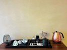 各お部屋には、コーヒー・紅茶・お茶のセットをご用意しております。
