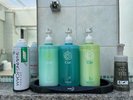 【男性大浴場】シャンプー類・洗顔フォーム・シェービングフォームがございます。