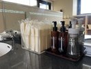 【男性大浴場脱衣所】化粧水・乳液設置しております。