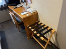 【客室荷物台】全室に設置しております。荷物置きに便利です★