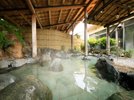 【露天風呂】開放的な空間が広がります ※写真は男湯