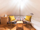 【コットンテント】ダブルベッドで快適にお休みいただけます。ご家族でグランピングを手軽に楽しめますよ