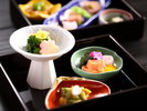 ご夕食一例 壱の段、弐の段のお重に季節のお料理が並びます