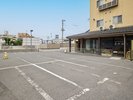 ・【駐車場】車でお越しの際は、駐車スペースを無料でご利用いただけます