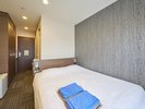 ・【ダブルルーム】クィーンサイズのベットでゆったりお過ごしいただけます