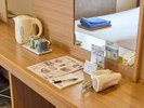 ・【ツインルーム】大きめの鏡と机で、朝の身支度も快適に