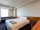 【スタイリッシュダブル】最大3名様でのご利用が可能。広々としたダブルベッドとソファーベッドをご用意。