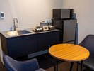 【スタイリッシュダブル・シンク付】シンク、冷蔵庫、電子レンジを完備してますので長期滞在におすすめです