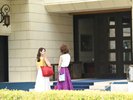 ホテルエントランス。ご入場後右手にフロントがございます。