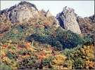 紅葉の男体山、四季折々の顔があり登山客でにぎわう。