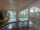 源泉かけ流し・天然温泉100%の大浴場