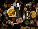 食費を出し合って団欒