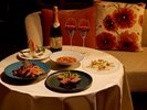 お泊りの客室でお食事をお楽しみいただけるインルームダイニング。