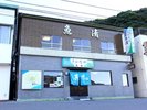 【魚清】店内中央の大きなイケスには高足ガニがいっぱいで圧倒されます!その他鮮魚も美味!