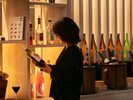 AWAバーでは自然派ワインなどフリーフローで楽しめる