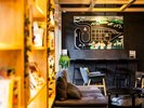 ロビーには500種類以上のBOOK