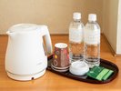 【その他】無料のミネラルウォーター・お茶・ケトルなど各お部屋にご用意。