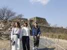 戦国時代へ思いを馳せる「竹田城跡」。歴女にも好評な国指定史跡です。秋の早朝は登る雲海に包まれる♪