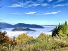 秋から早春の竹田城。向かいの立雲狭からの遠望で天空の城をご覧いただけます。