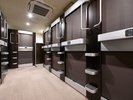 【男性カプセルルーム】お風呂は大浴場を、洗面・トイレは共用スペースをご利用ください。