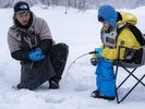 【冬アクティビティ】アイスフィッシング 結氷した池でニジマス釣りを楽しめます。
