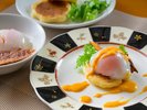 温泉卵をパンやサラダにのせて、軽やかな“和ベネディクト”に。