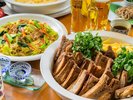 ビールがすすむスタミナ料理が勢ぞろい。夏の夜を盛り上げる、ボリューム満点の人気メニューです。