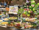 豊富な料理がずらりと並ぶバイキング。お好きなものを少しずつ、思いのままに楽しめます。