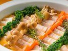 華やかで目にも嬉しいお料理をどうぞお召し上がりください。