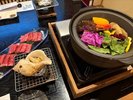 【桜房/料理一例】夏の旬彩野菜の土鍋蒸しに、白老牛の蒸ししゃぶ、ツブ貝の網焼きをご用意 ※イメージ