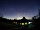 【八ヶ岳高原音楽堂】夜の風景〜満点の星空と音楽堂