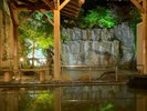 �y�ꌩ�I�V���C�[�a�̑�[�z��ɒ�����̐��񂾉��F�́A���炬�̃o�X�^�C�������o�������܂��B