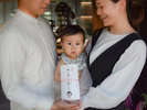 【餅プラン】名前と写真入りの熨斗にくるまったお餅とともに、家族写真をパシャリ!