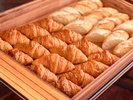 ■【朝食ビュッフェ】パンコーナー/素材そのものを愉しめる人気のパンもご用意(イメージ)
