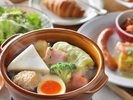 【洋朝食】はんぺんや卵などおでんの具材を取り入れて和の要素を感じられるポトフ