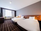 【客室】ツインルーム ・部屋広さ…32平米〜(レイアウトはお部屋によって異なります。)