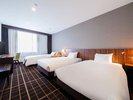 【客室】ツインルーム3名利用 ・部屋広さ…32平米〜(レイアウトはお部屋によって異なります。)