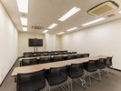 【施設】会議室…・ホテル4F・ミーティングルーム・営業時間…9:00am〜9:00pm・予約制