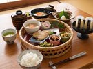 朝食例:仕入れにより変更ございます。東さんのプリンは常時ご用意、直営パン工房でも販売中。