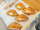 【朝食ビュッフェ】パンもございます。 写真はクロワッサンのオリジナルサンドです。