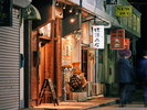 【昭和通り:中心街に有る横丁の一つ】 画像提供:(一財)VISITはちのへ