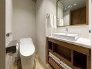 居住空間:天井2,100mm 小上がり(畳) 居住空間:トイレ+洗面スペース 浴槽有り