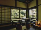 <日>温泉街を眺める和洋室10畳/ツインベッド【川側】