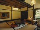 <木>温泉街を眺める和室10畳(ビューリビング付)【川側】