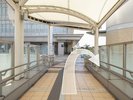 C右手に回り込むとエレベーターがございます。
