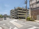 <お車でお越しの場合>右手に曲がります。