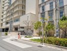 <お車でお越しの場合A>ホテル横に駐車場がございます。