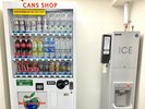 自動販売機と製氷機は2階にございます。