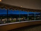 スカイラウンジからは満点の夜空を一望できます